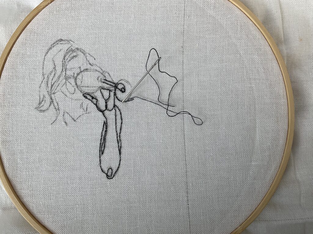 フリクションペンで布に下書きした様子。