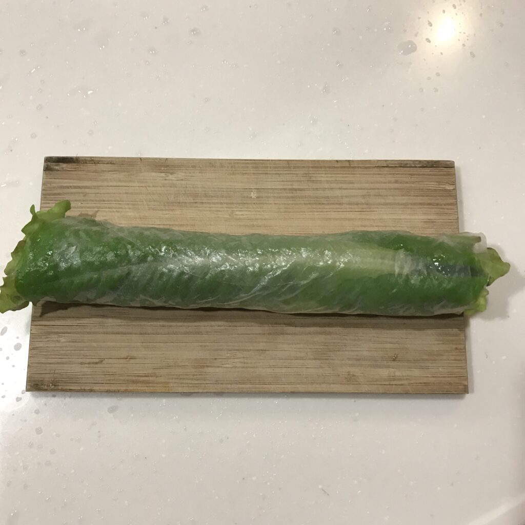 ライスペーパーが巻き終わった写真。