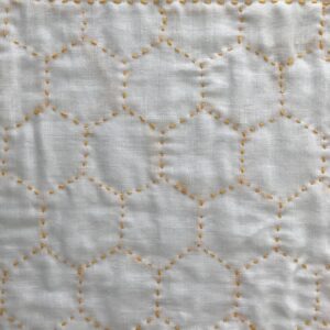 一目刺し以外で刺した角亀甲のうらの写真