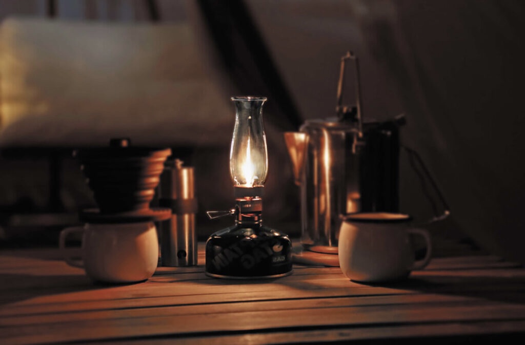 キャンドルのような炎を体感できるガスランタンの説明写真。