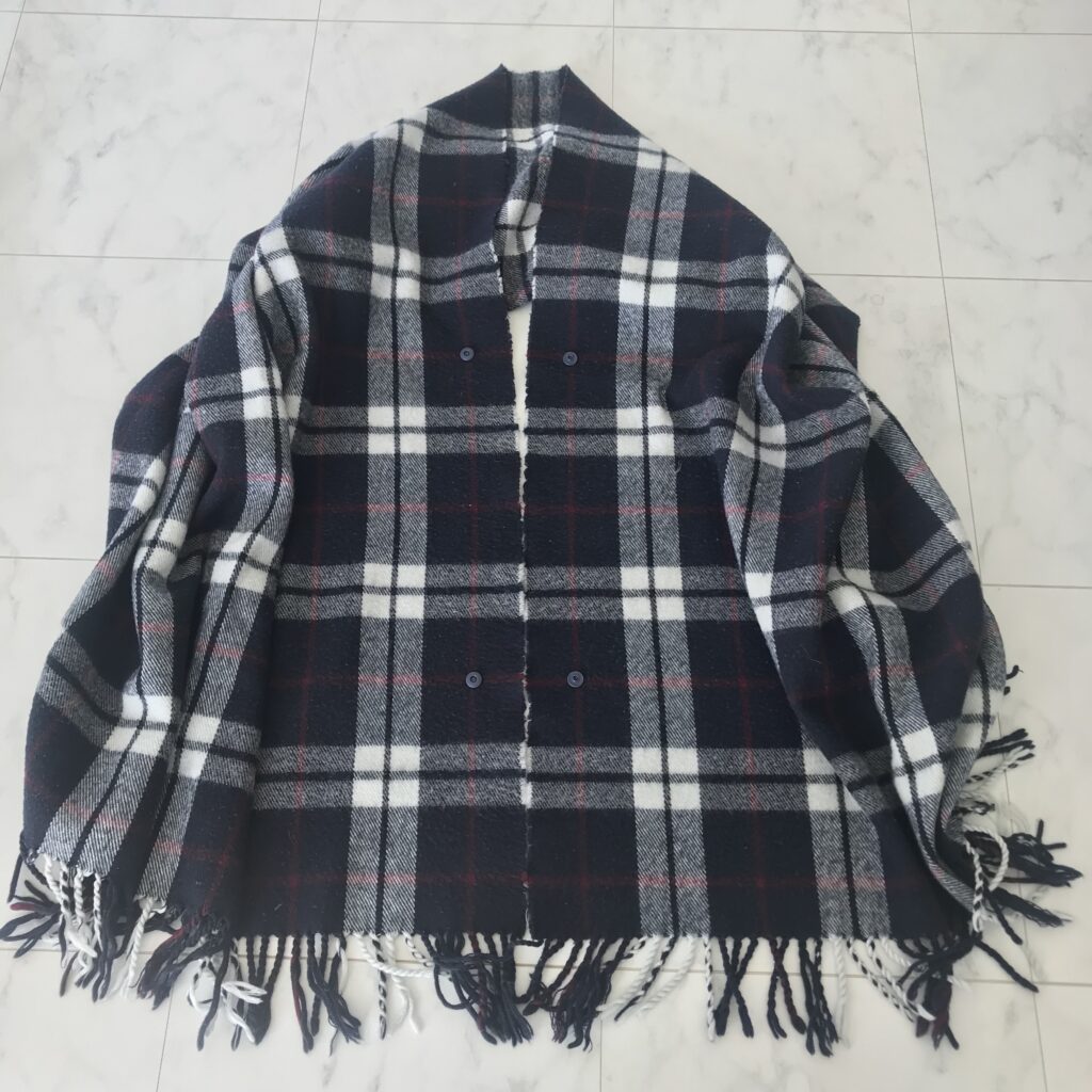 わたしが実際にスナップホックをつけたストールの写真。