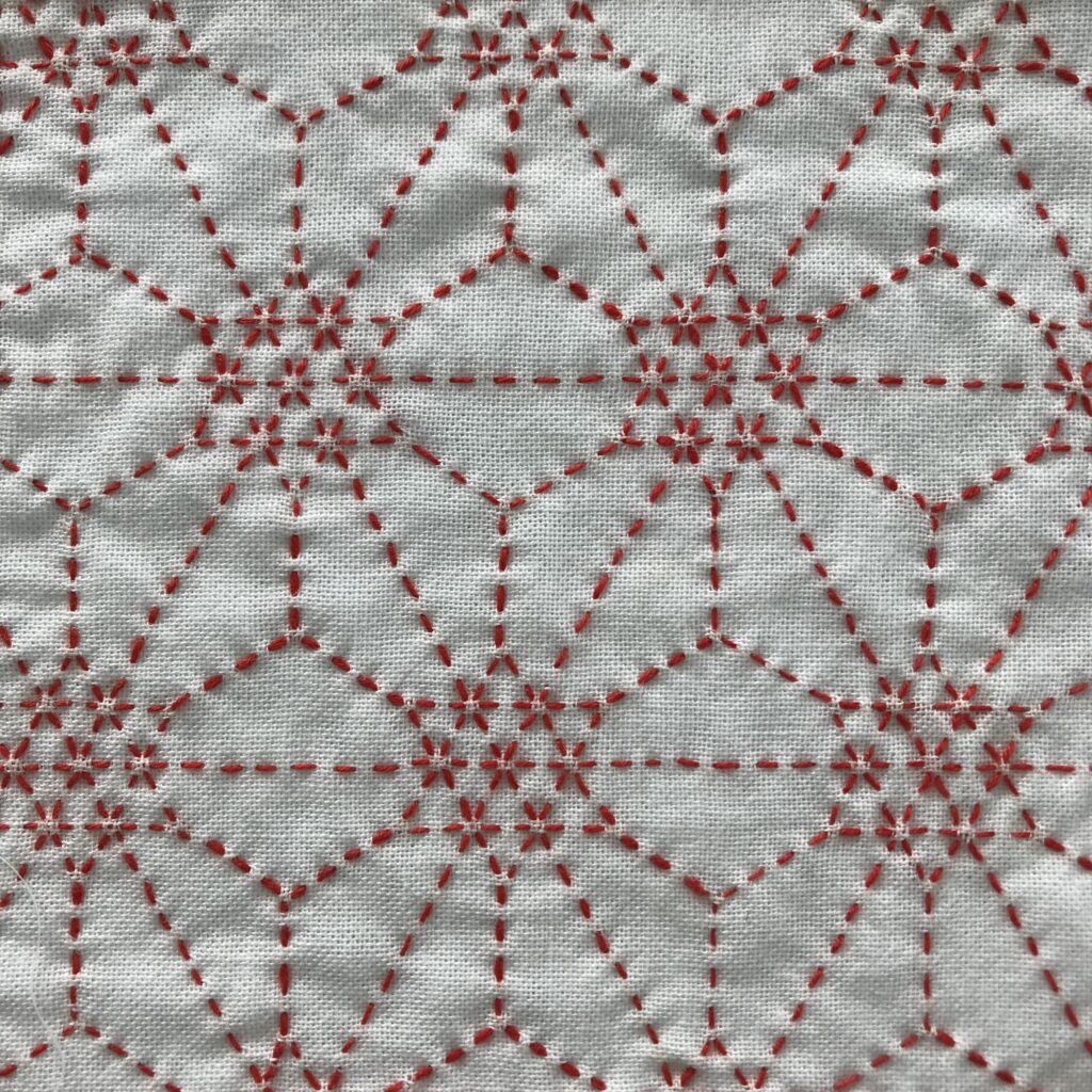 私が刺した六角花紋の写真