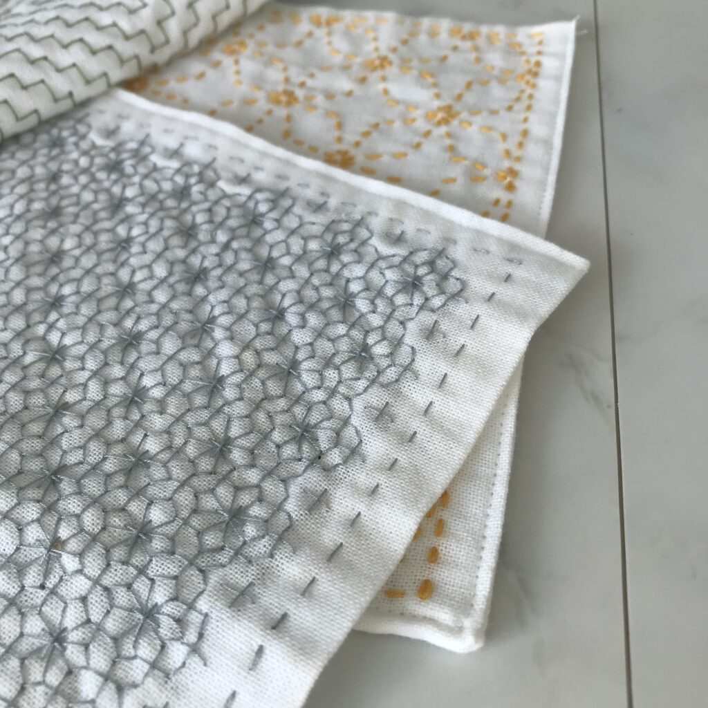 ミシンで周囲を縫いとじた写真