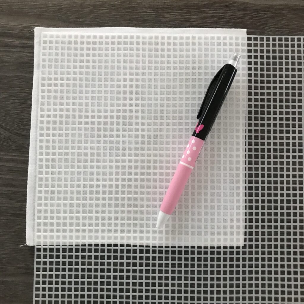 ふきんにセットしたあみつけネットのネットの写真