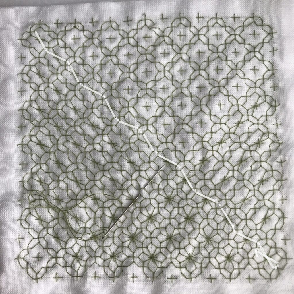 変わり十字花刺しのくぐり刺し画像