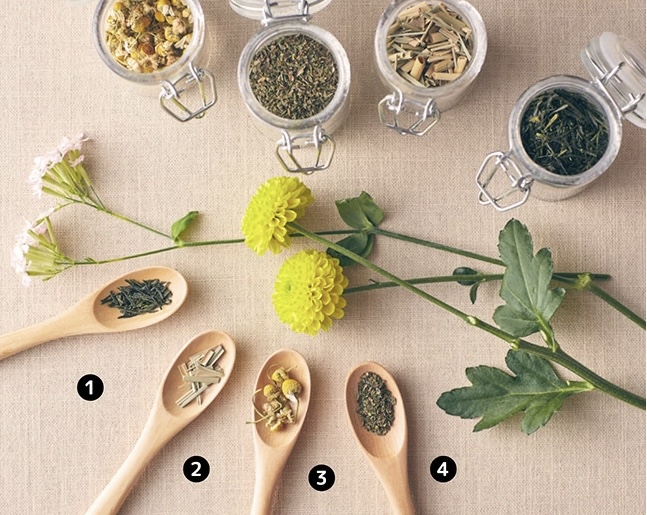 イエローティーに使われているハーブの写真。