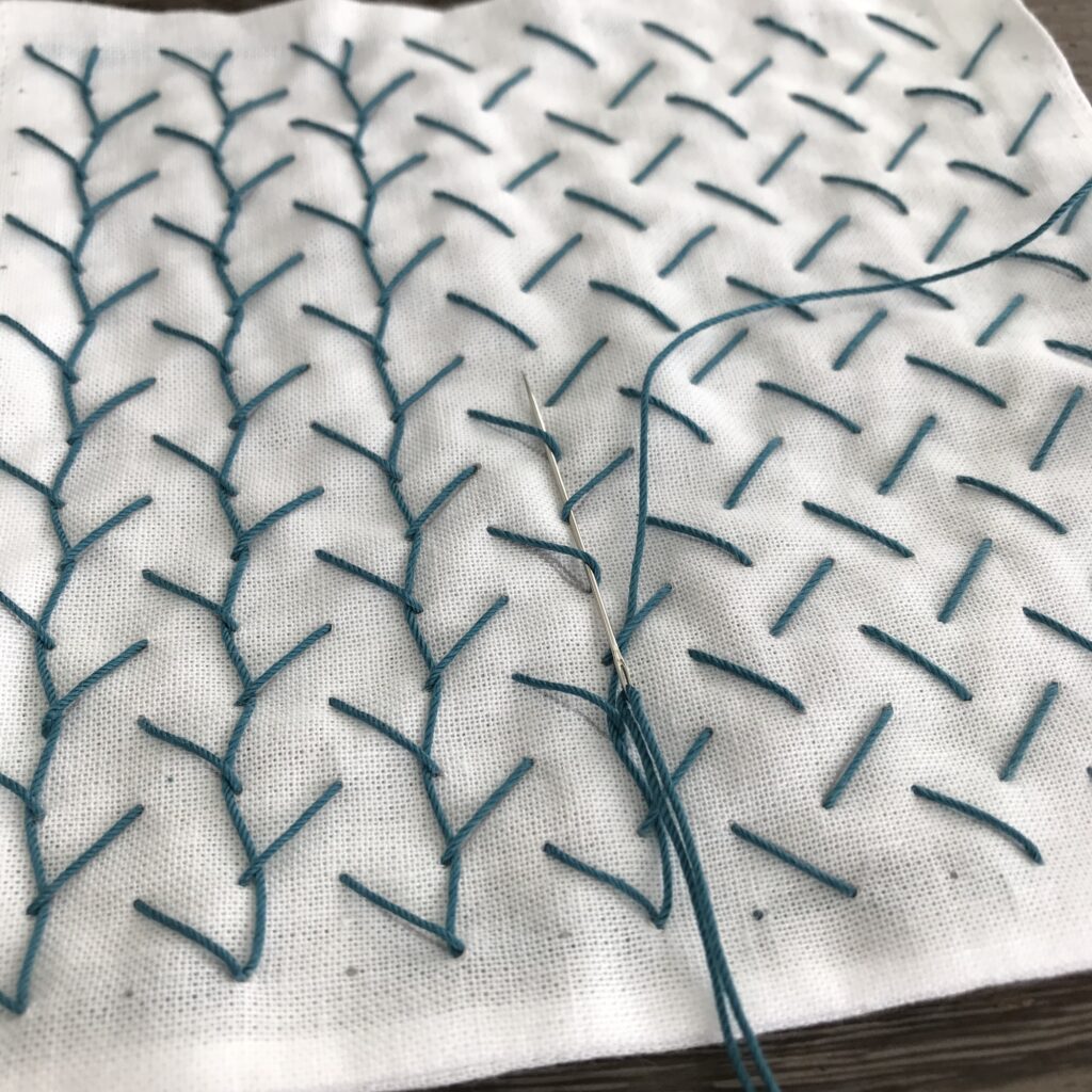 くぐり刺しをしている写真