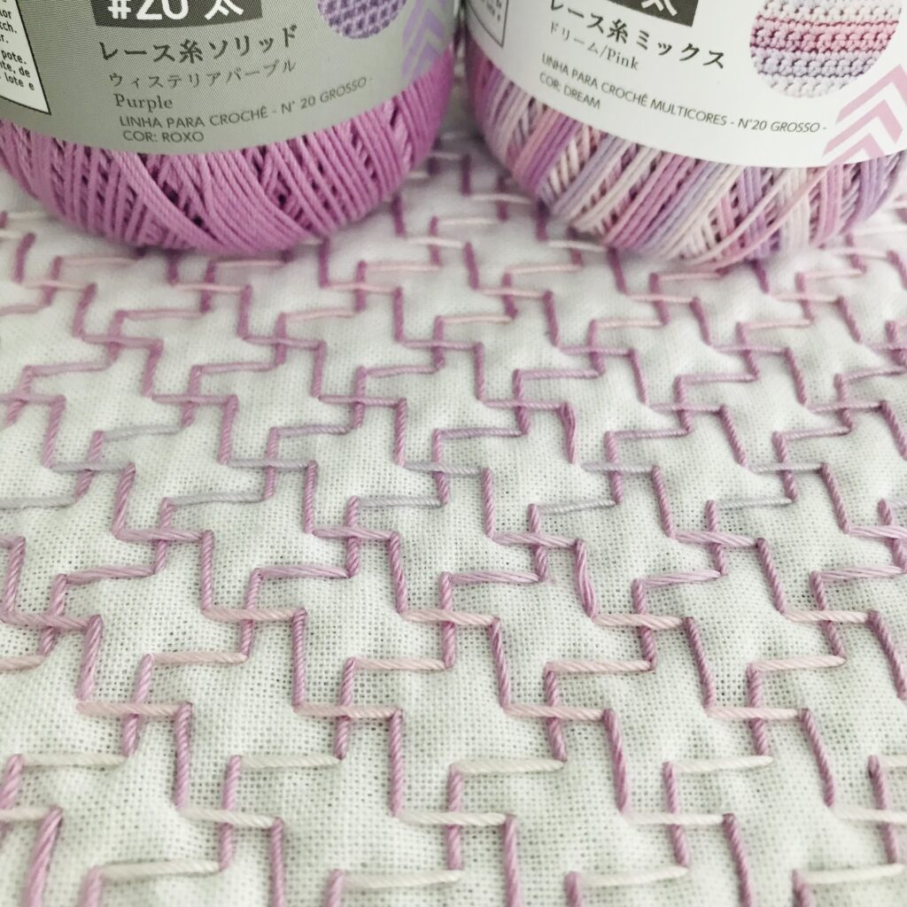 ダイソーのレース糸で刺した一目紗綾形の写真