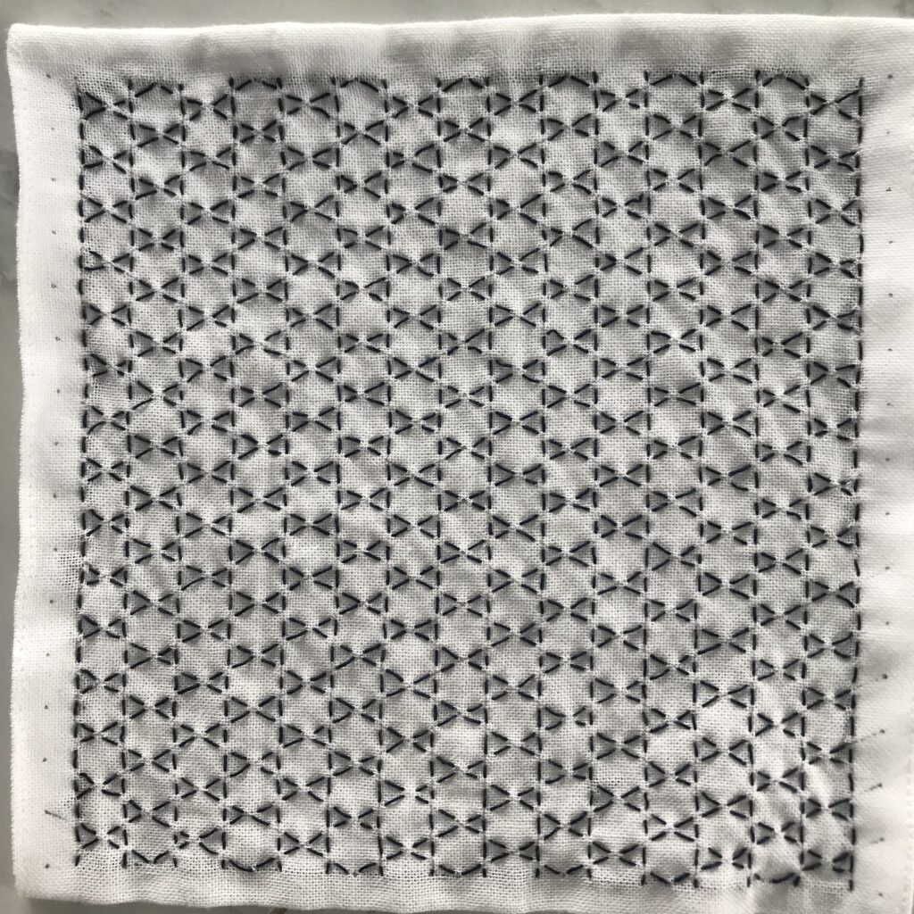 ひと目で刺す籠目の刺し子画像