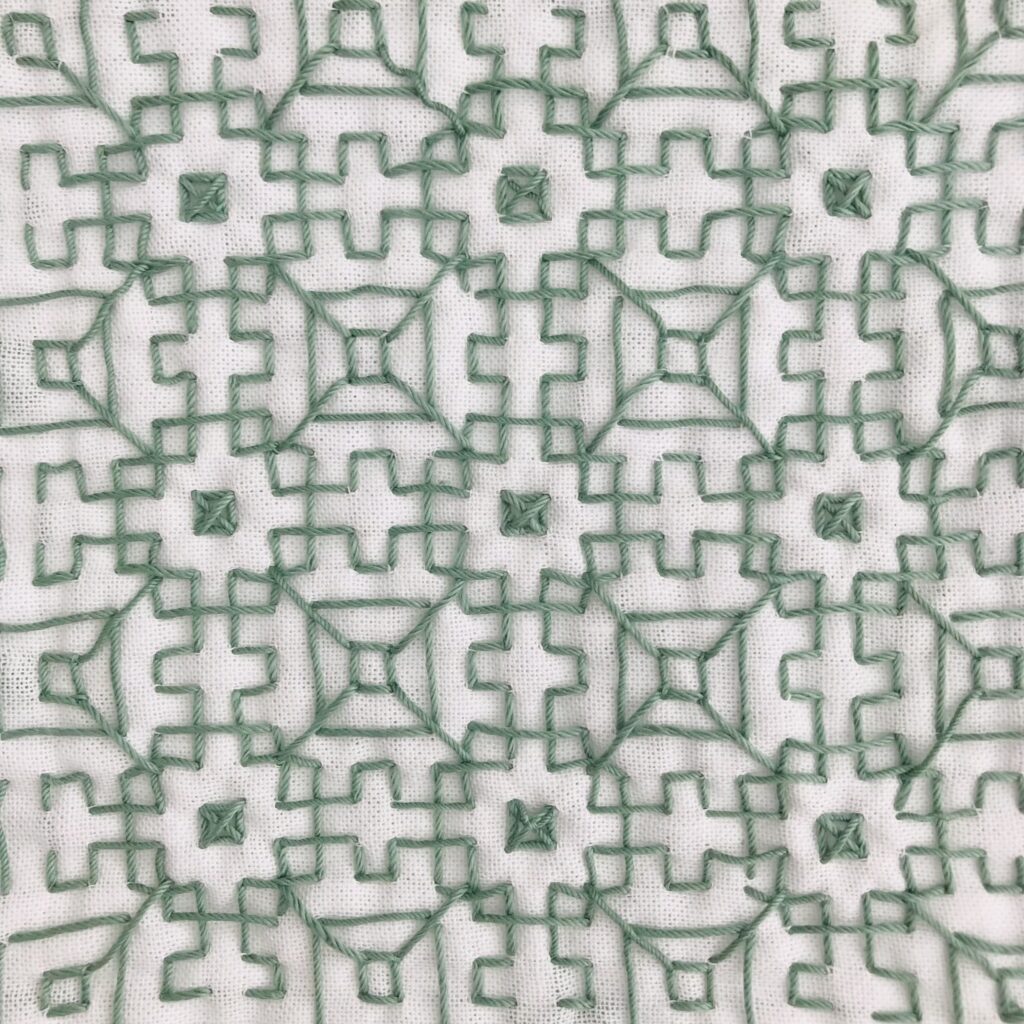 四葉のクローバーの裏側の写真