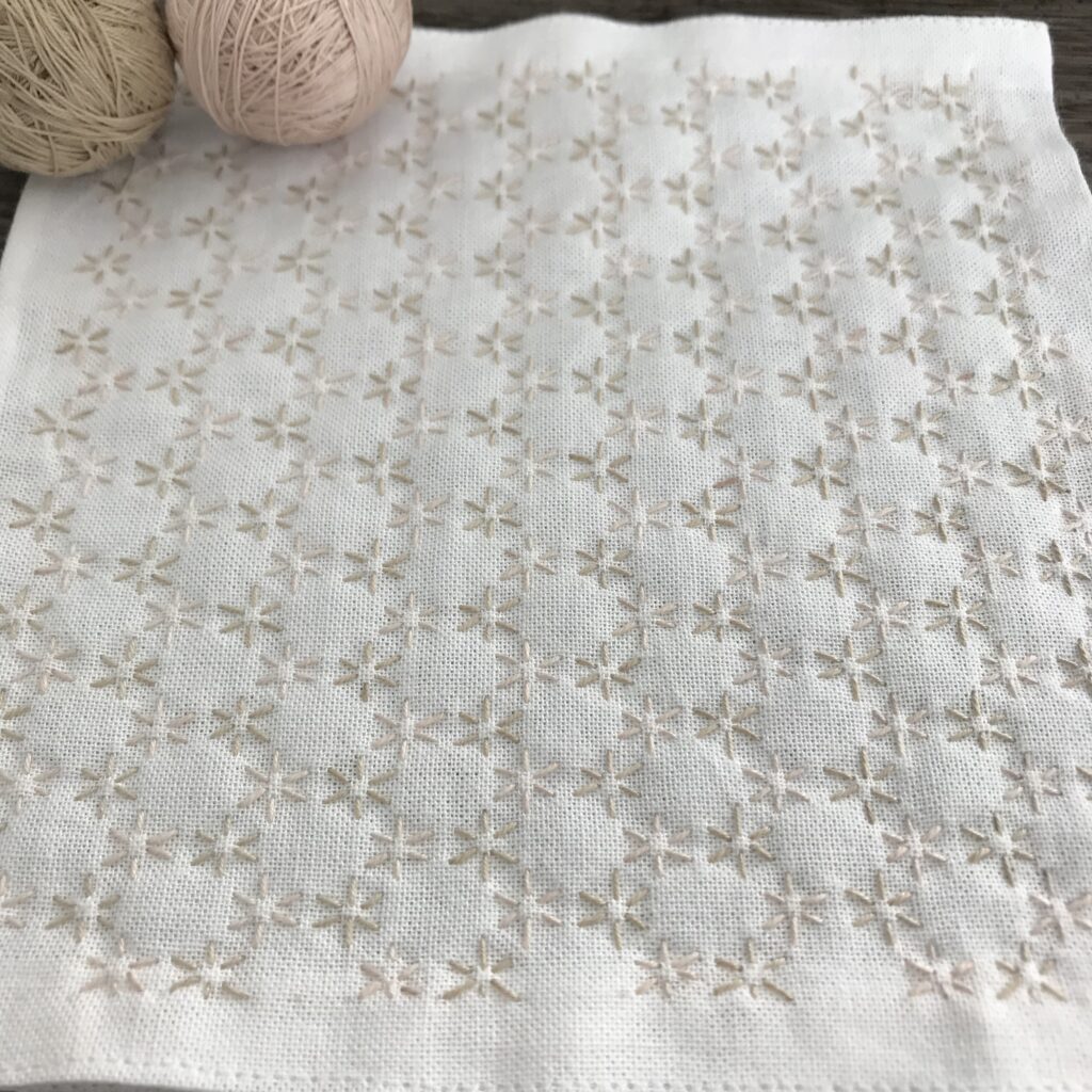 わたしが刺した小花刺しの表の写真