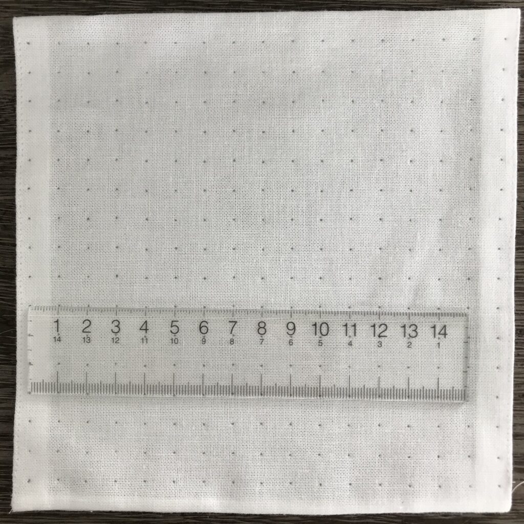 15×16センチ四角形にドット方眼を書いた写真
