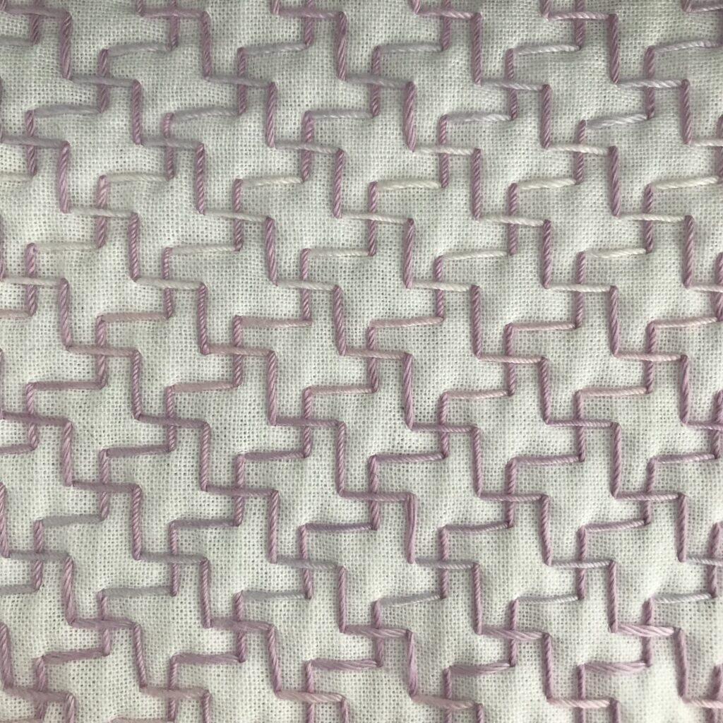 わたしが刺した一目紗綾形の図案の写真