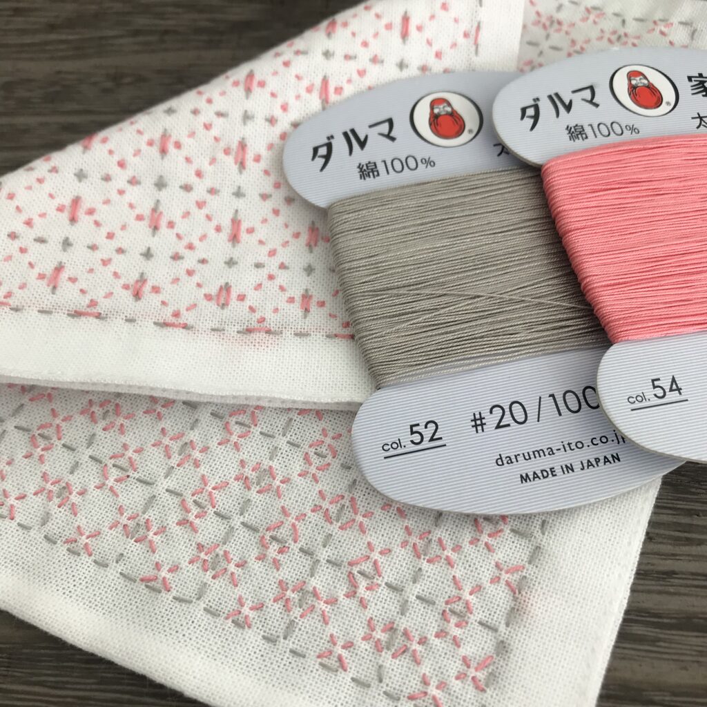 比翼井桁を刺した糸の写真