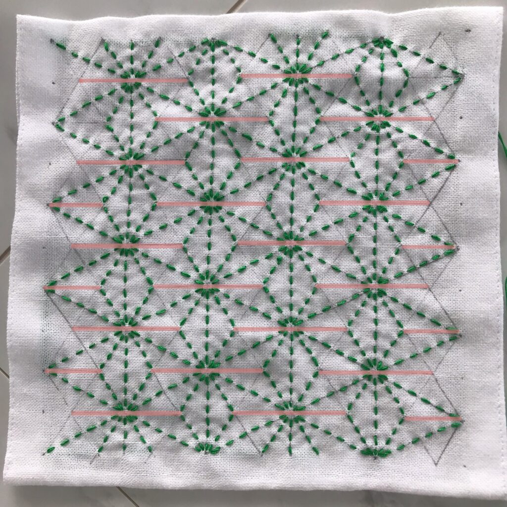 麻の葉のよこ線の刺す部分を色付けした写真