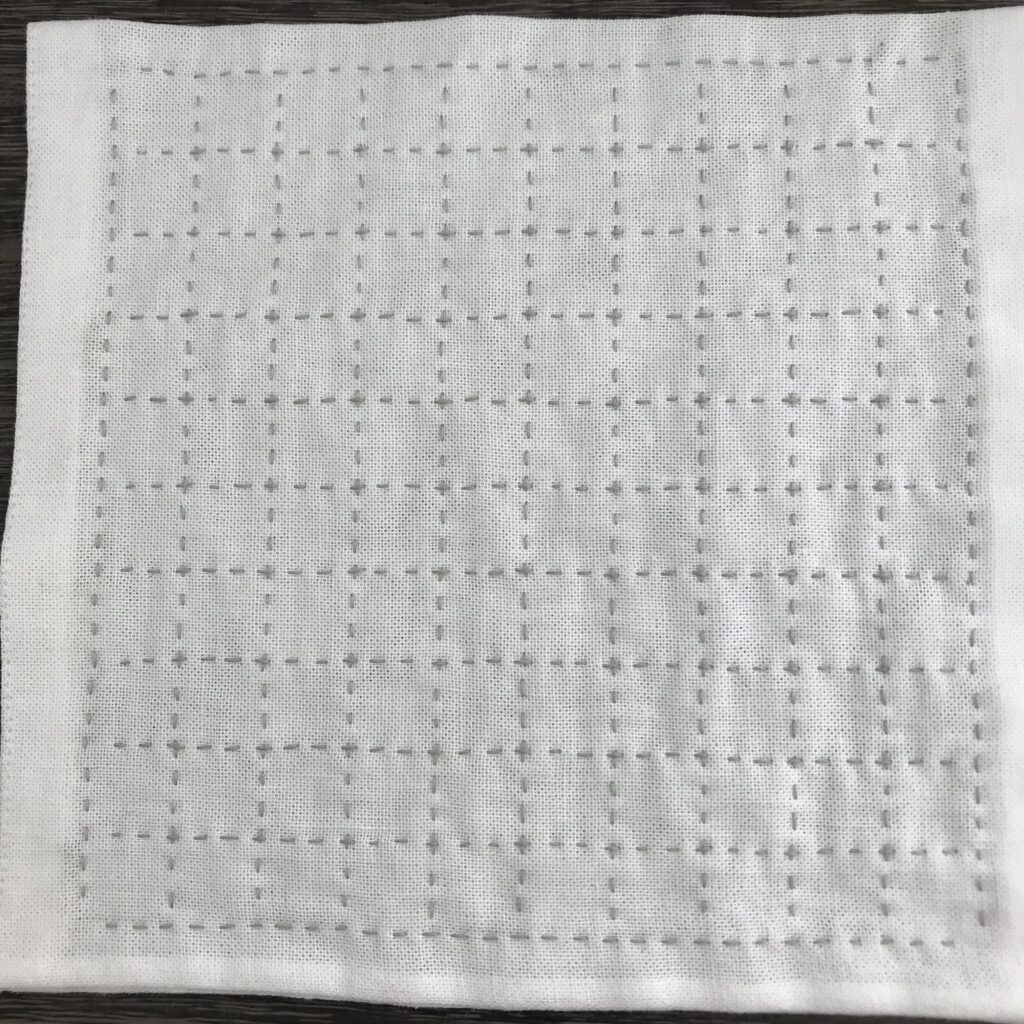 縦と横を刺した裏側の写真