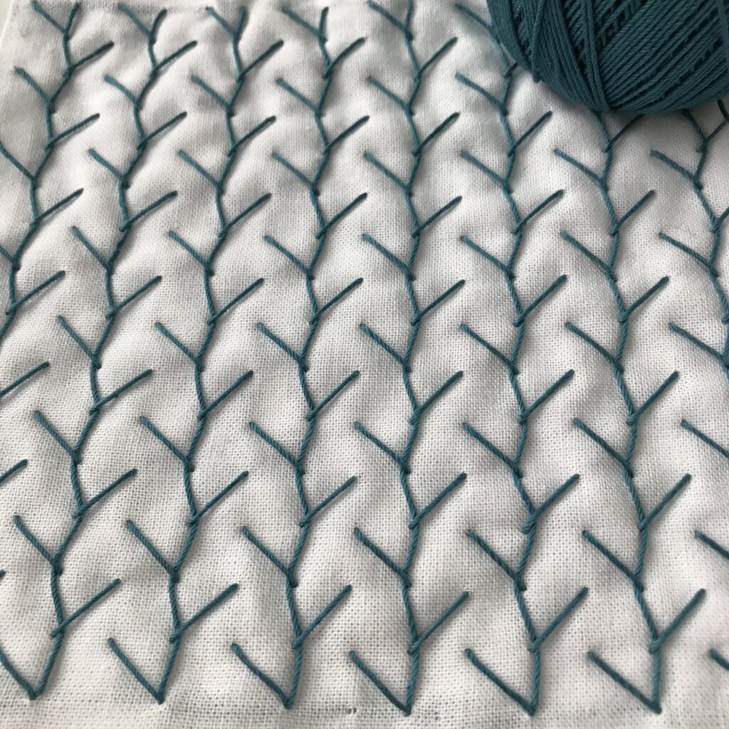 レース糸で刺したローズマリーの画像