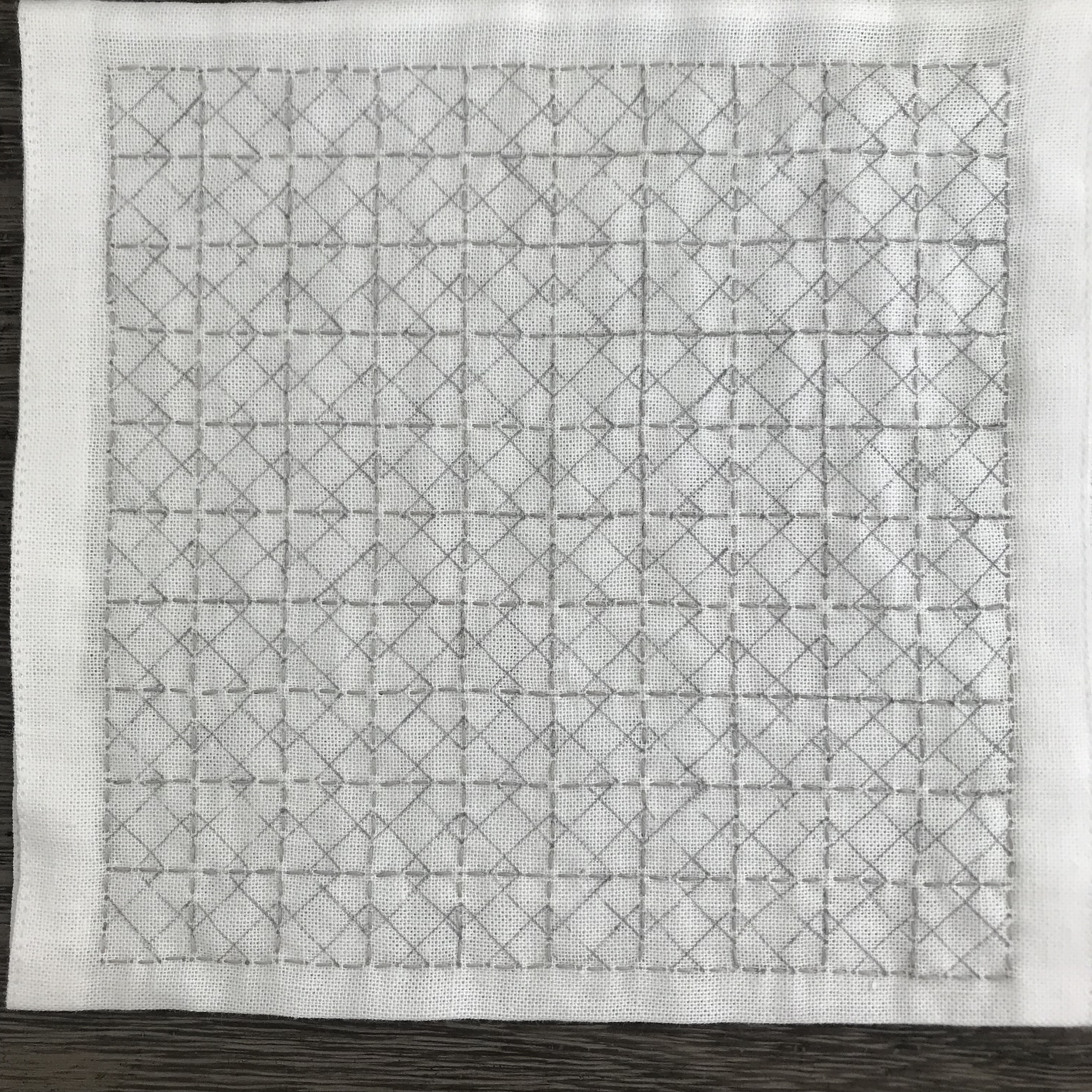 縦と横を刺したおもての写真