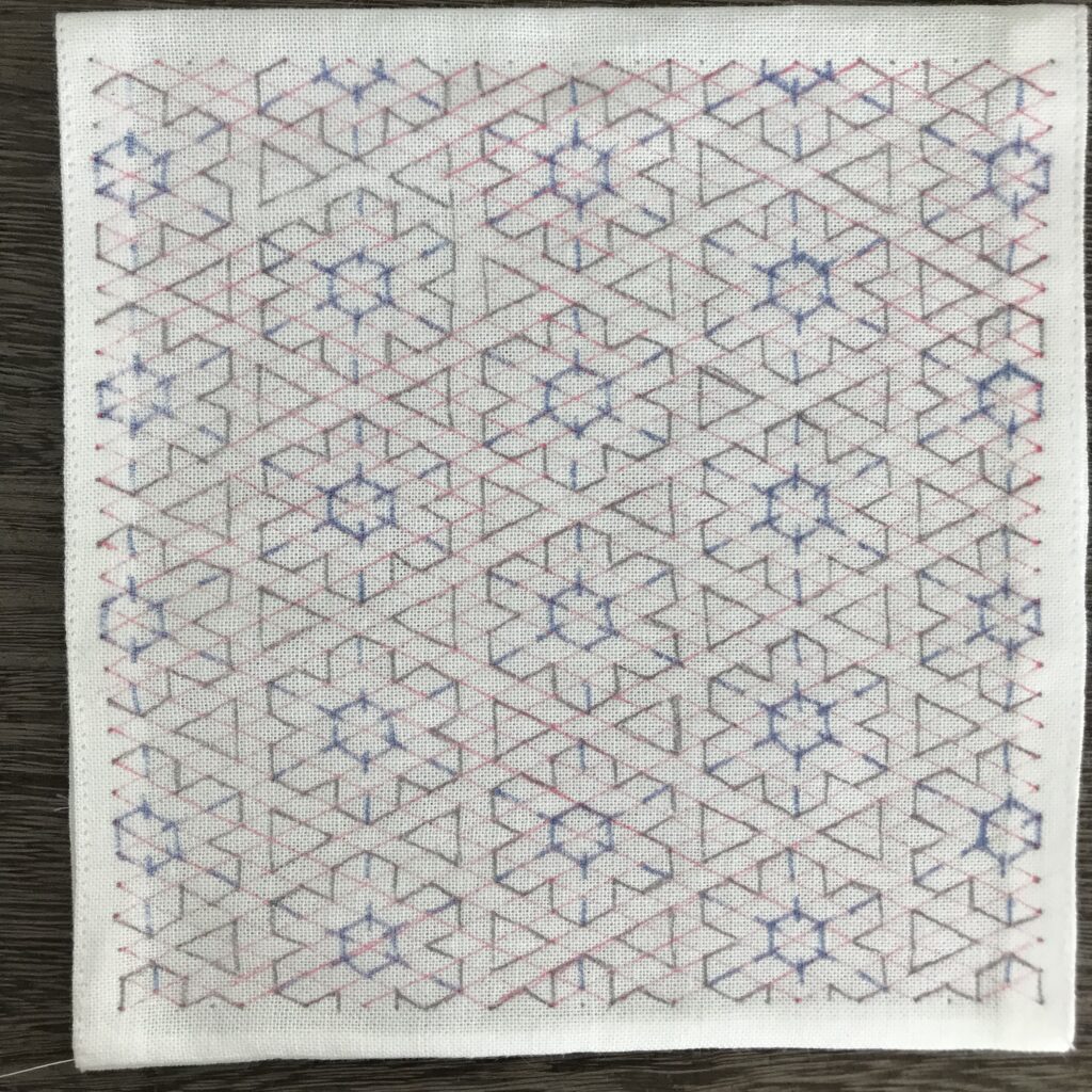 花模様と三角の下書き写真