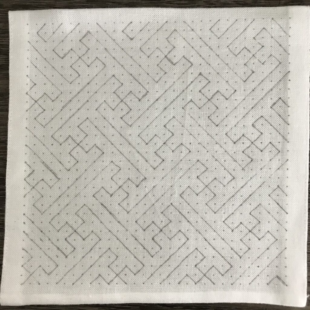 紗綾形を下書きした写真