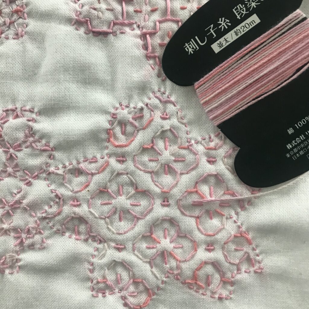 桃段染めで刺した写真