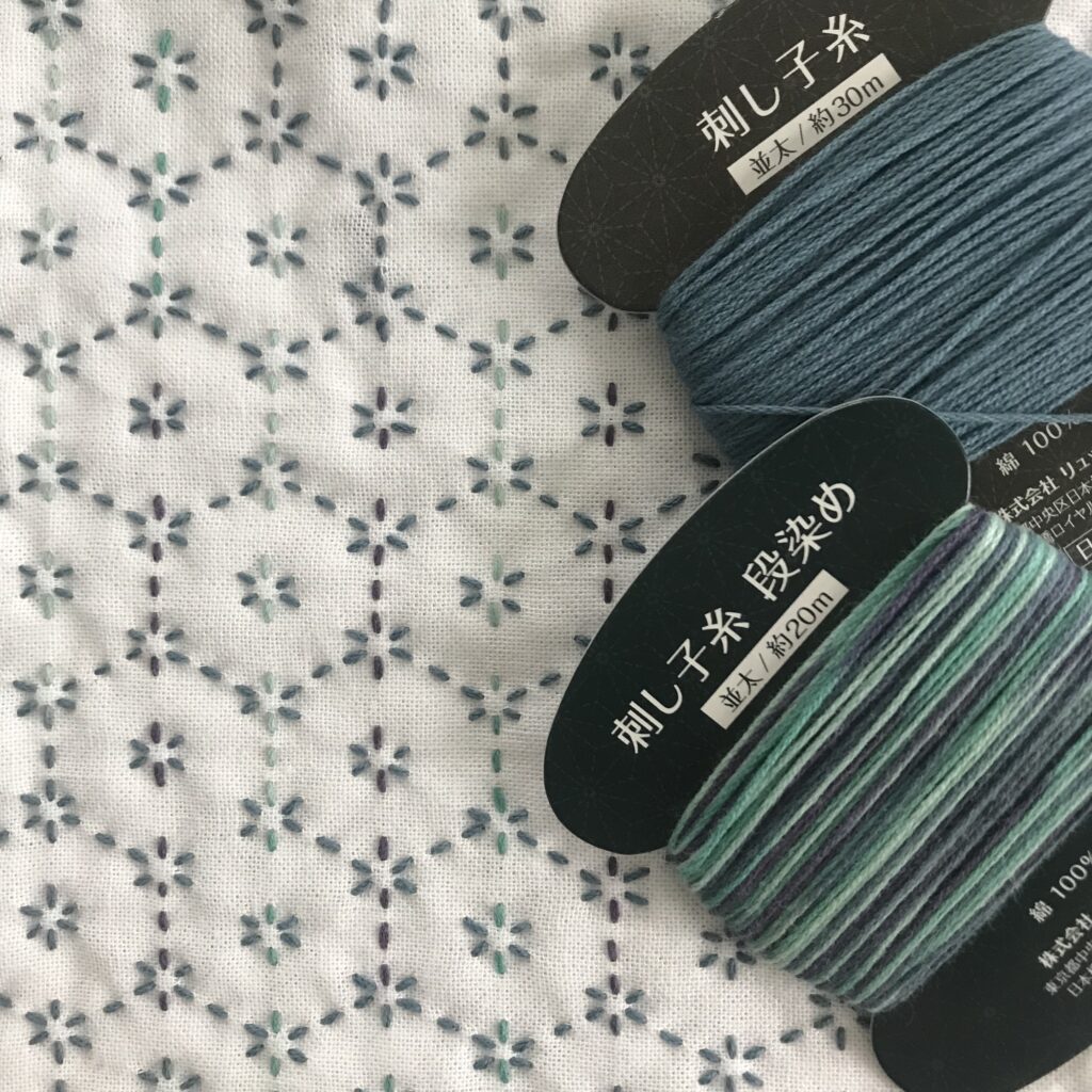 段染めと単色で刺した写真