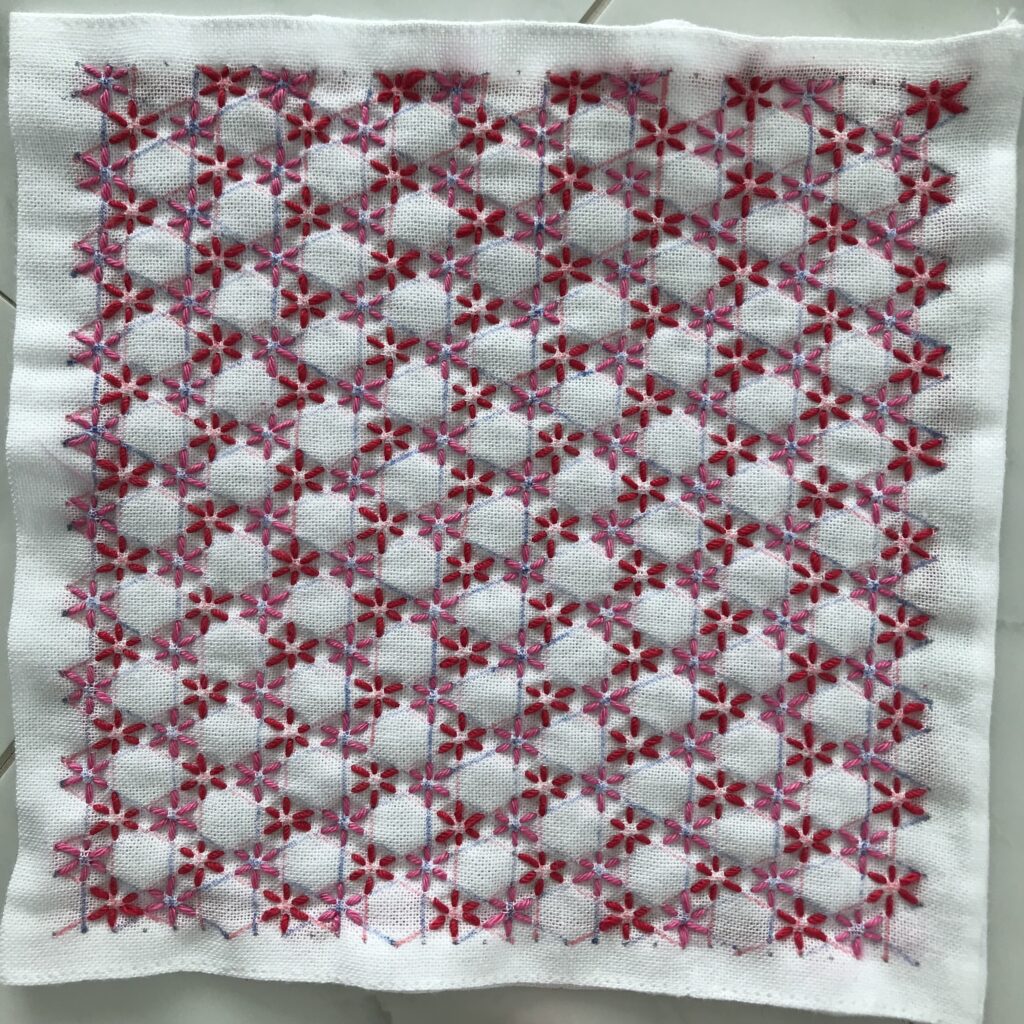 下書きが残る小花刺しの写真