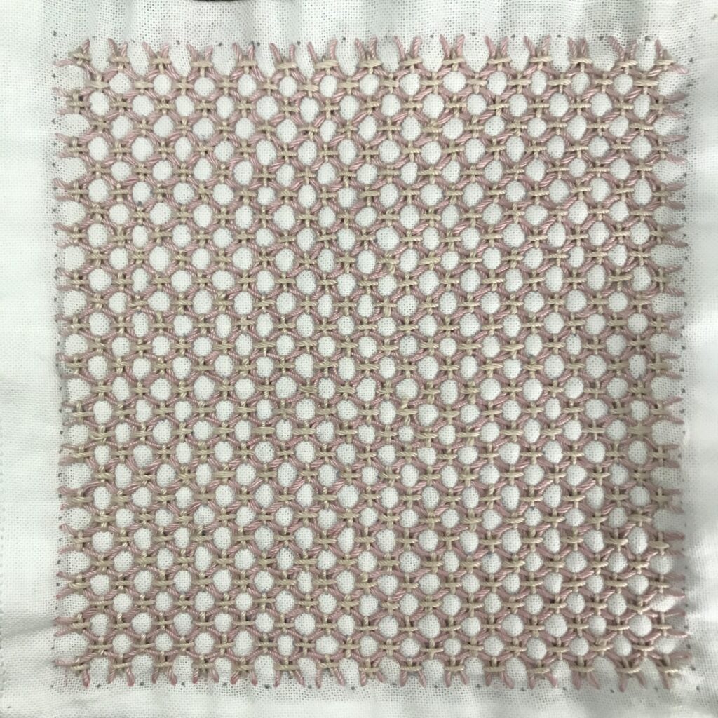 下書きが残る丸模様の写真