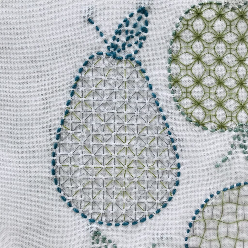 洋梨に刺した花刺しの写真