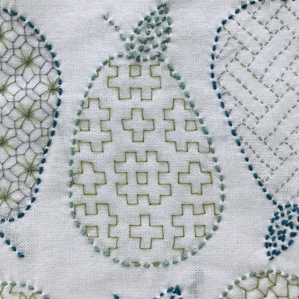 洋梨に刺した井戸枠の写真