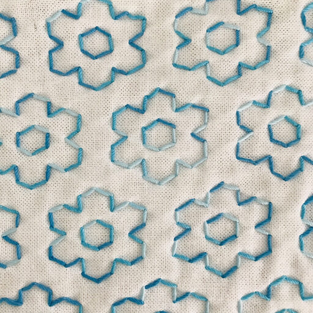 わたしが刺した六剣花の刺し子図案の写真