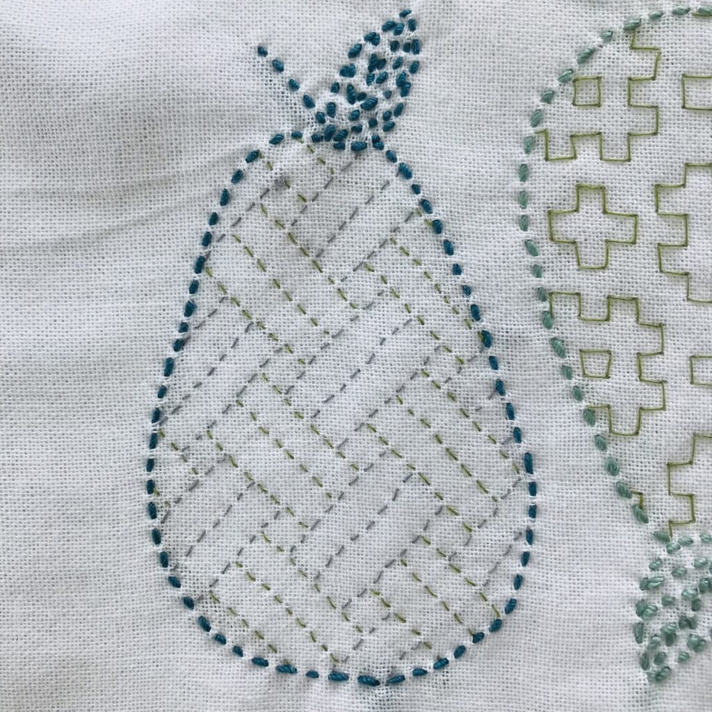 洋梨に刺した網代の写真