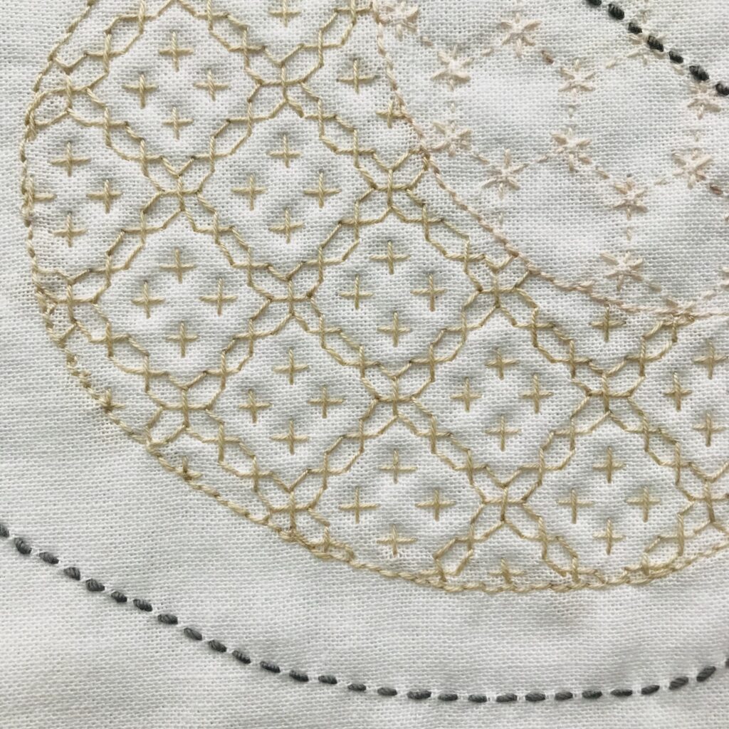 寄せ模様に刺したビスケット模様の画像