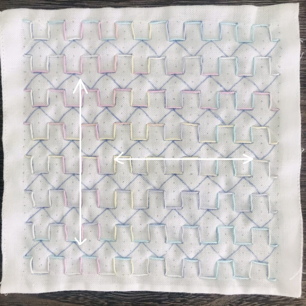 矢印模様の縦と横を刺した画像