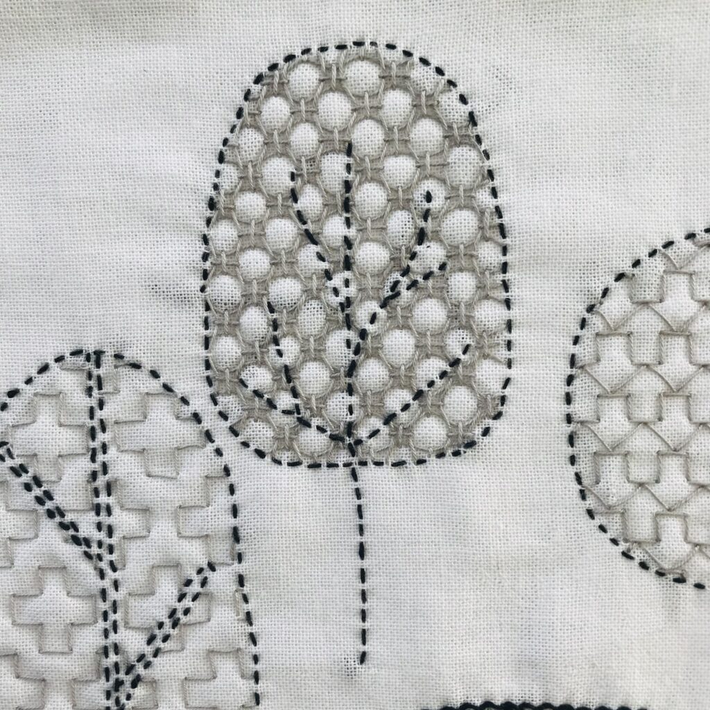 寄せ模様で刺した丸模様の画像