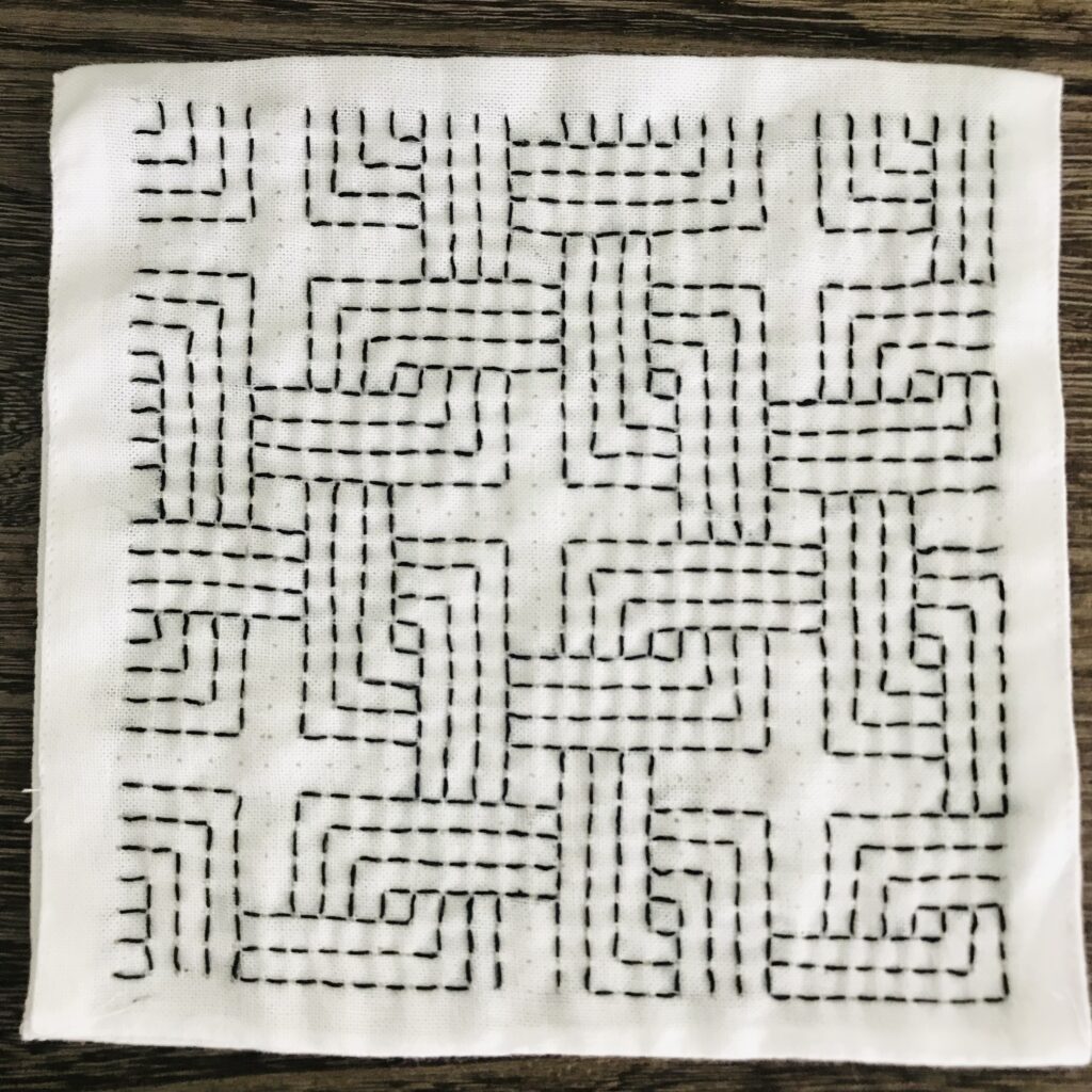 四角つなぎ格子模様を刺した画像