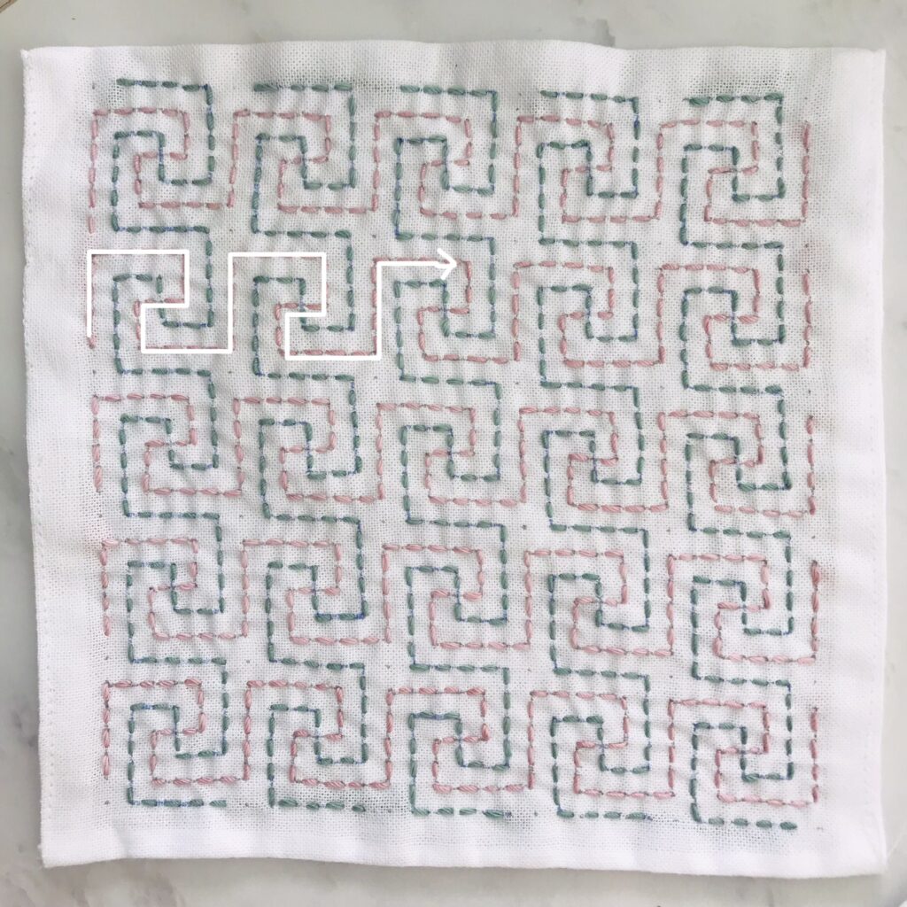 横方向を刺したうず万字刺し子画像