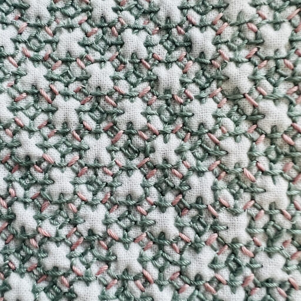 2色で刺す変わり十字花刺しの裏側画像