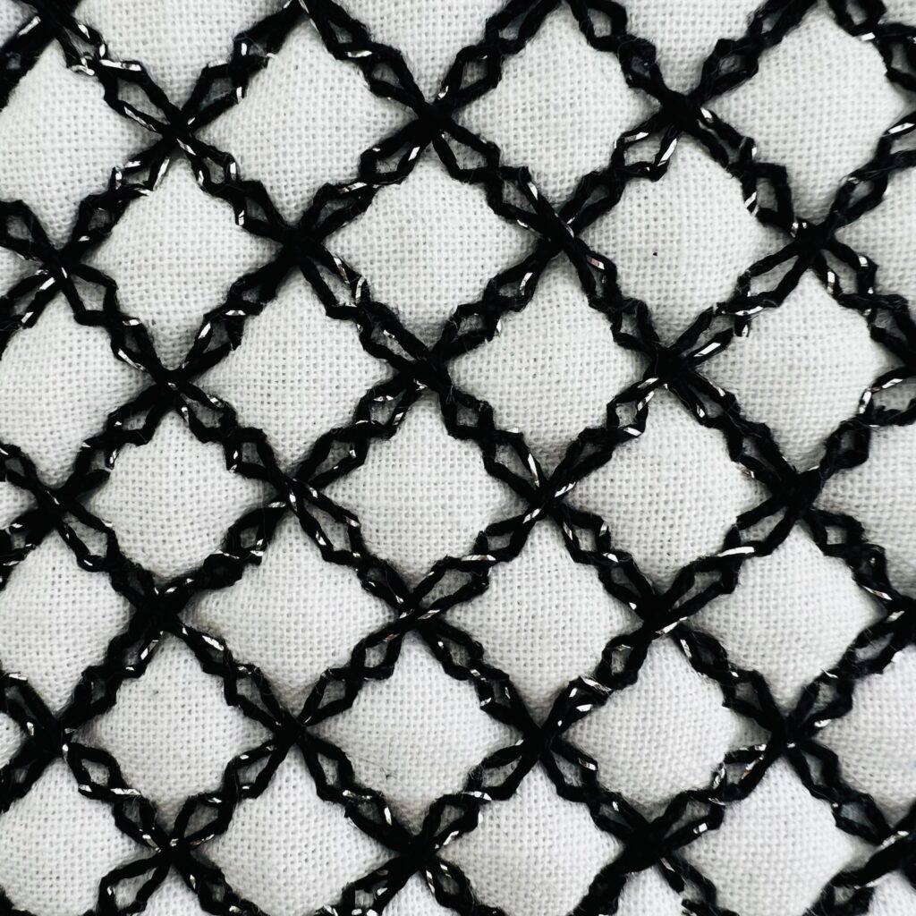 刺し子の十字花アレンジ画像