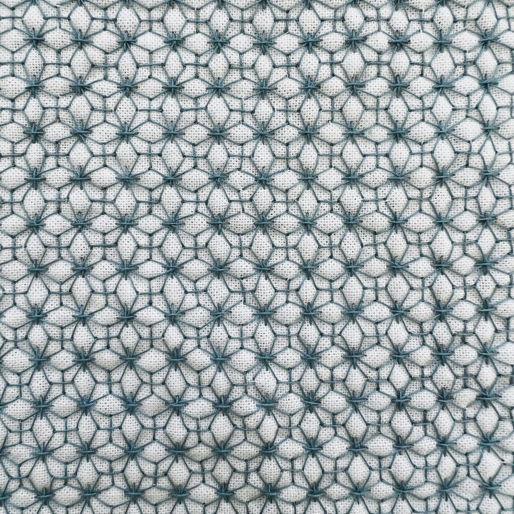 十字花アレンジの刺し子画像