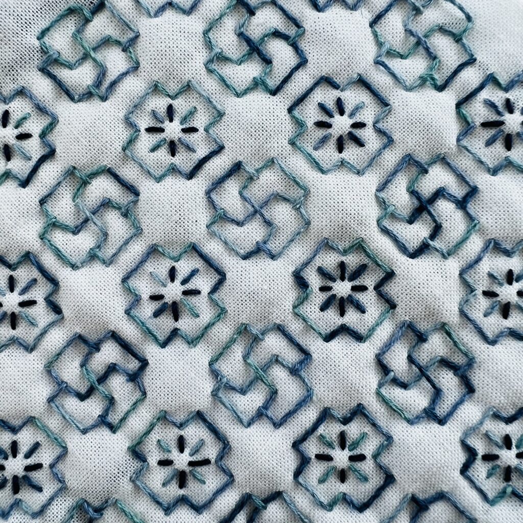 刺し子のつぼみ、花ひらくの画像