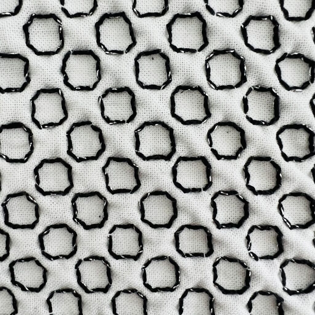 刺し子の十字花アレンジの裏側画像