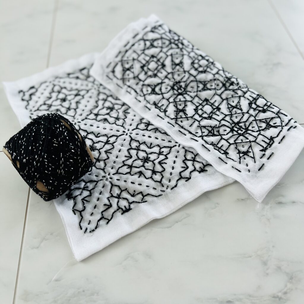 花タイルと刺し子糸の画像