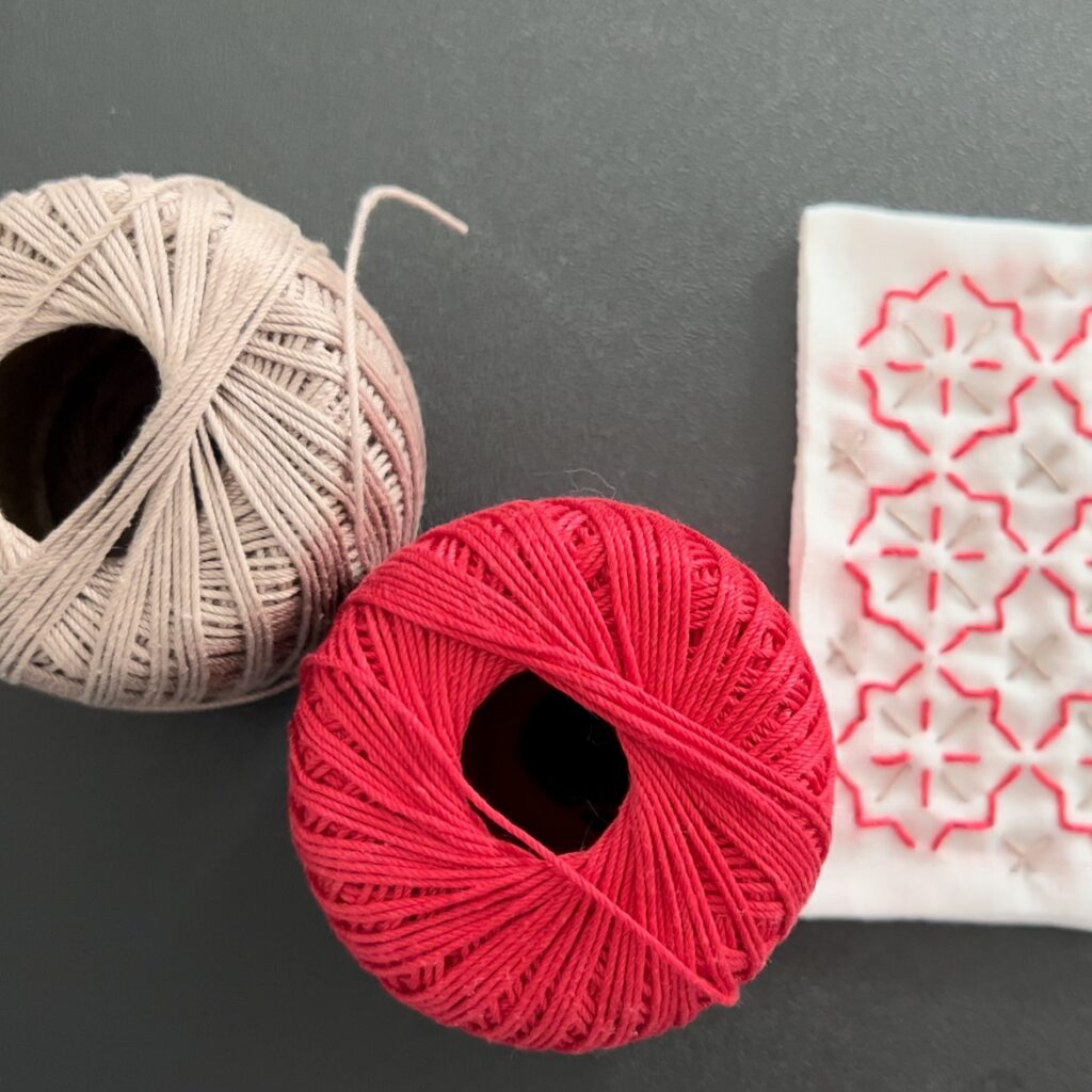 ダイソーレース糸と刺し子の花車の画像