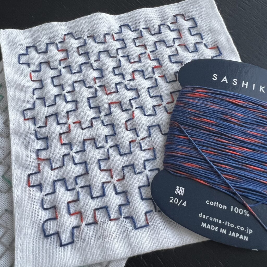 刺し子変わり卍つなぎとダルマカスリ糸の画像