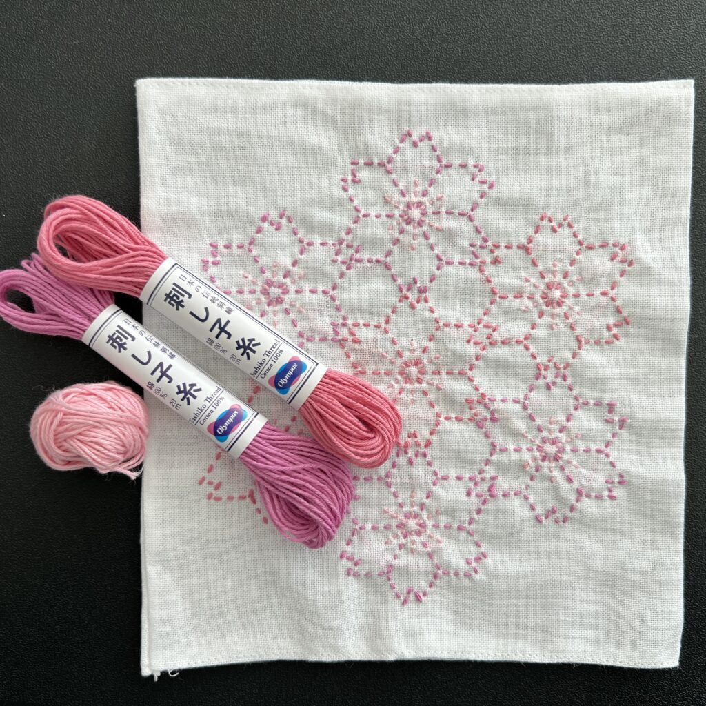 オリムパス刺し子糸と桜亀甲の画像