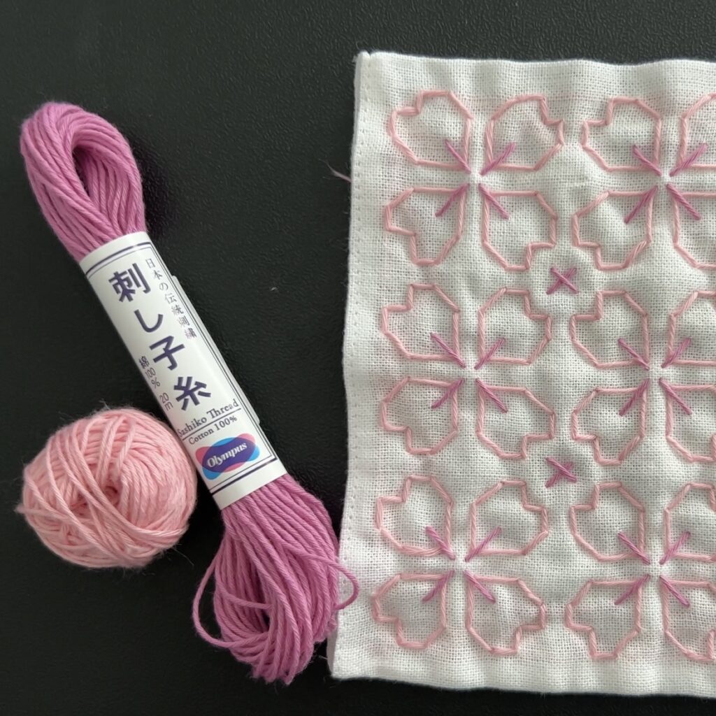 オリムパス刺し子糸と桜花の画像