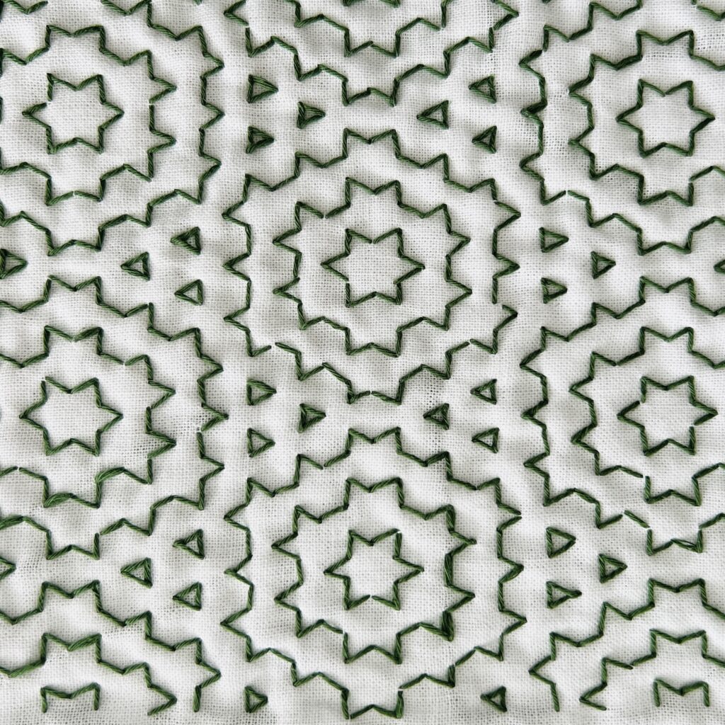 刺し子の二重六剣花に鱗霰の裏側の画像