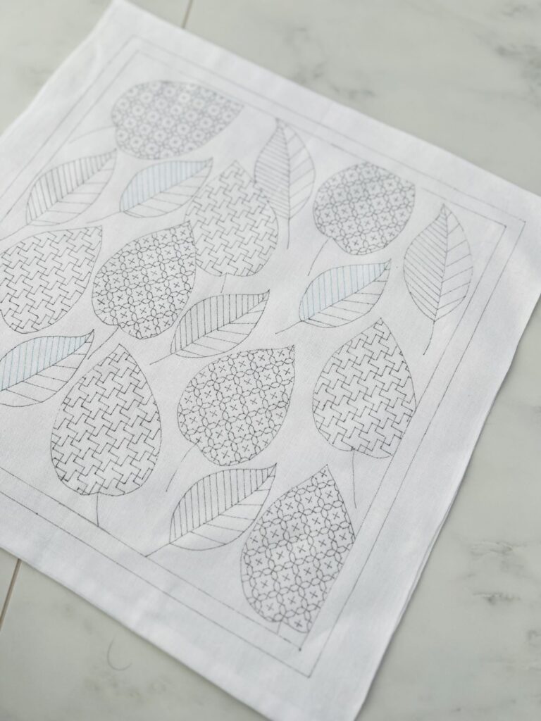 草木のあわいシリーズ「葉揺蕩う」の刺し子の下描き写真。